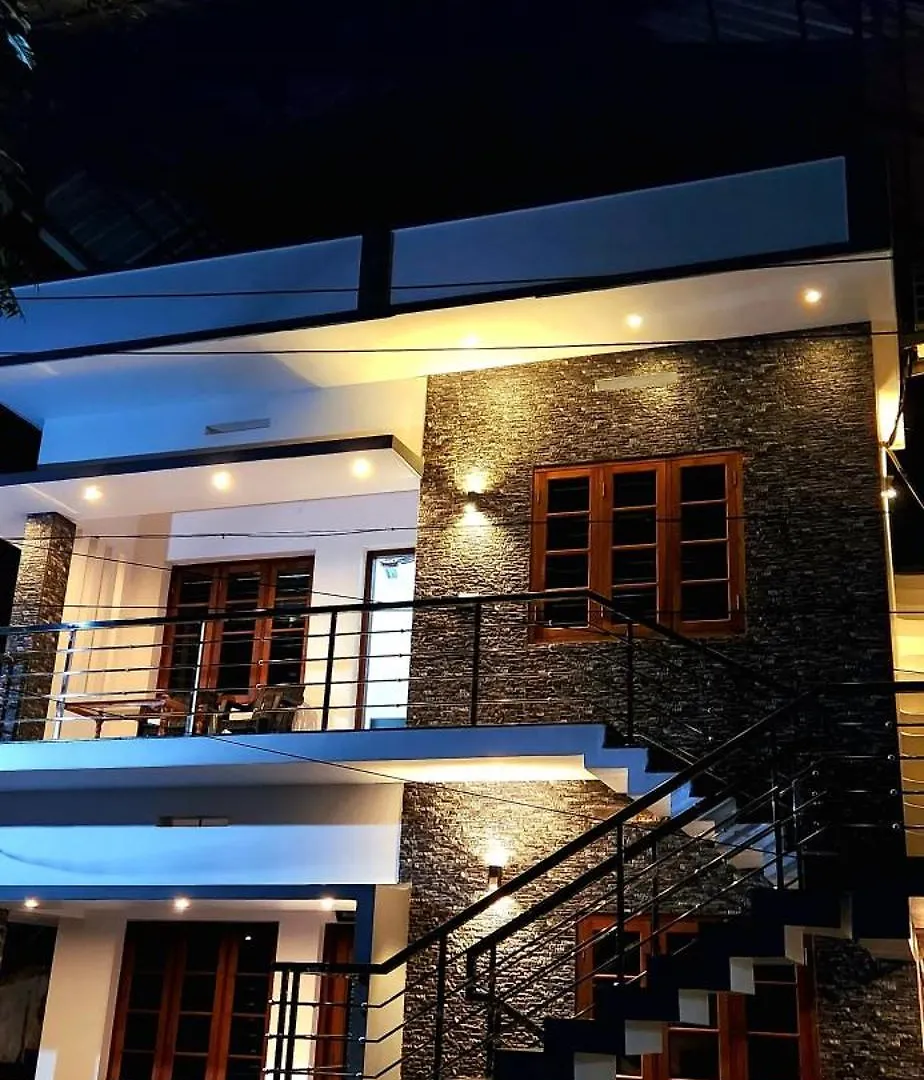 Ceebeez Homes Коччи 0*,